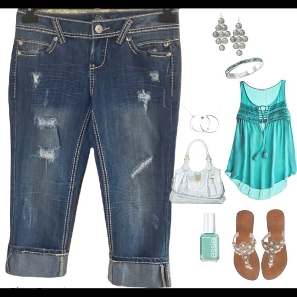 ALMOST famous Medium Blue Wash Distressed Capris Jeans Size 5 - Picture 9 of 10